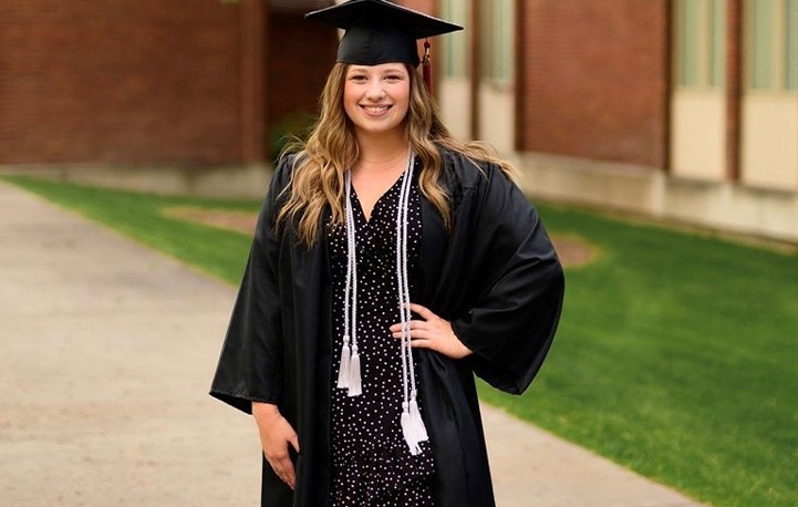 wwin-star-scholar-cap-and-gown-campus